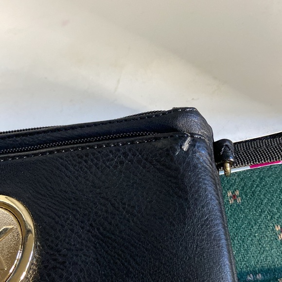 Michael Kors wristlet NWOT 3 zippered sections long shoulder strap included - Picture 12 of 12